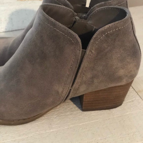 Taupe booties - Picture 2 of 3